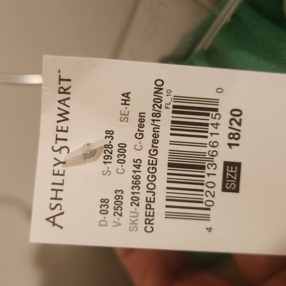 NWT crepe joggers - Picture 7 of 7